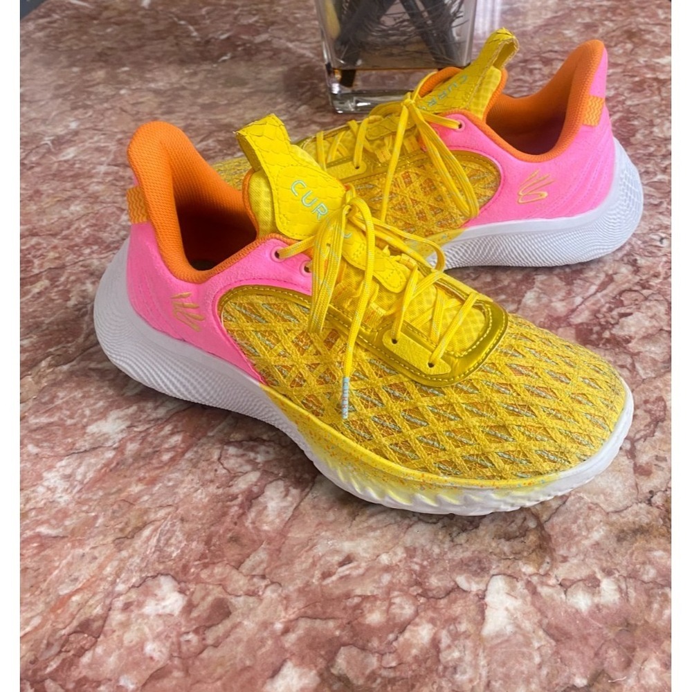 Under Armour UA Curry Flow 9 Sesame Street Big Bird Shoes Yellow Pink Sz 9.5 EUC